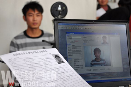 济宁考研现场确认开始 1.5万大军踏上备考路