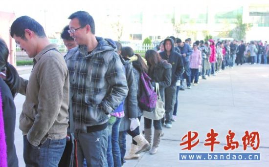 全国研究生报名确认首日 考生排长龙