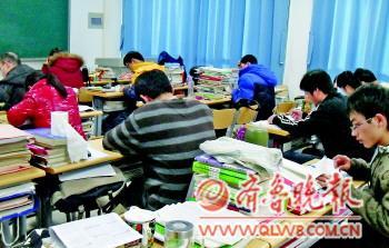 山大中心校区知新楼的自习室,元旦期间也很火爆